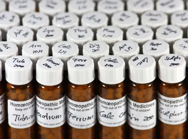 Homeopatia, czyli leki bez właściwości. Aptekarze mają z nimi nie lada problem