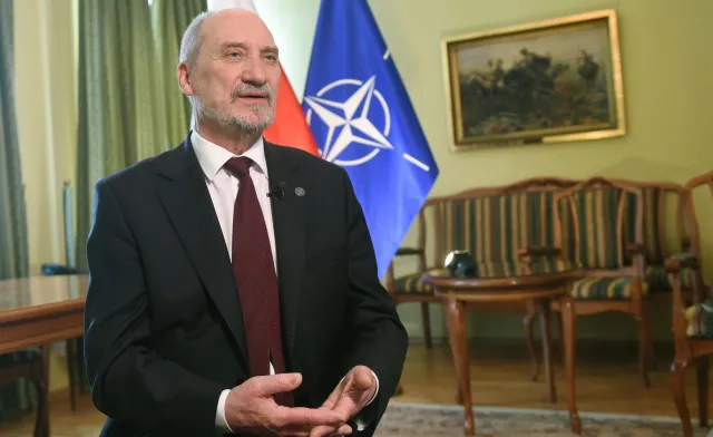 Macierewicz o zaangażowaniu Polski w walkę z terroryzmem: Jak dotąd nie ma dyskusji o udziale w misjach bojowych