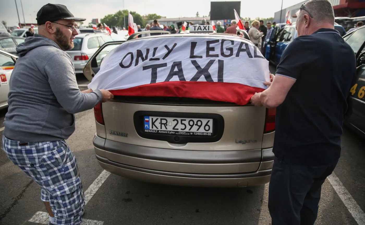 Taksówkarze blokują miasta, w sieci i na ulicach wrze. "Widziałem, jak jednemu z kierowców puściły nerwy"