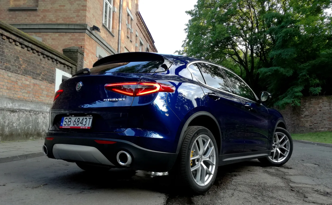 10303187-alfa-romeo-stelvio.jpg