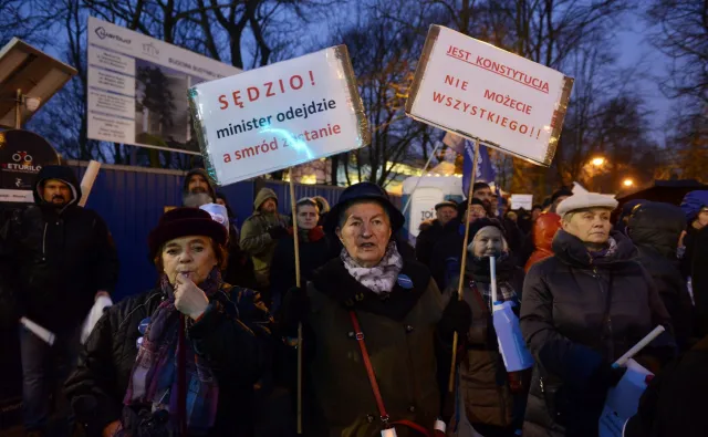 Demonstracja pod Sejmem. Koalicja Prodemokratyczna: Będziemy protestować do czasu, gdy skończy się wprowadzanie dyktatury