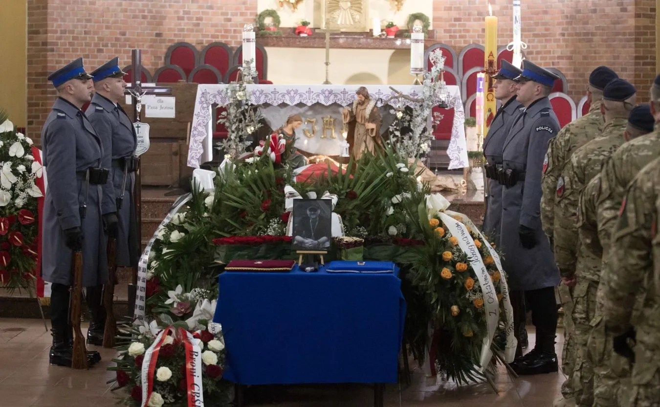 10643671-pogrzeb-policjanta.jpg