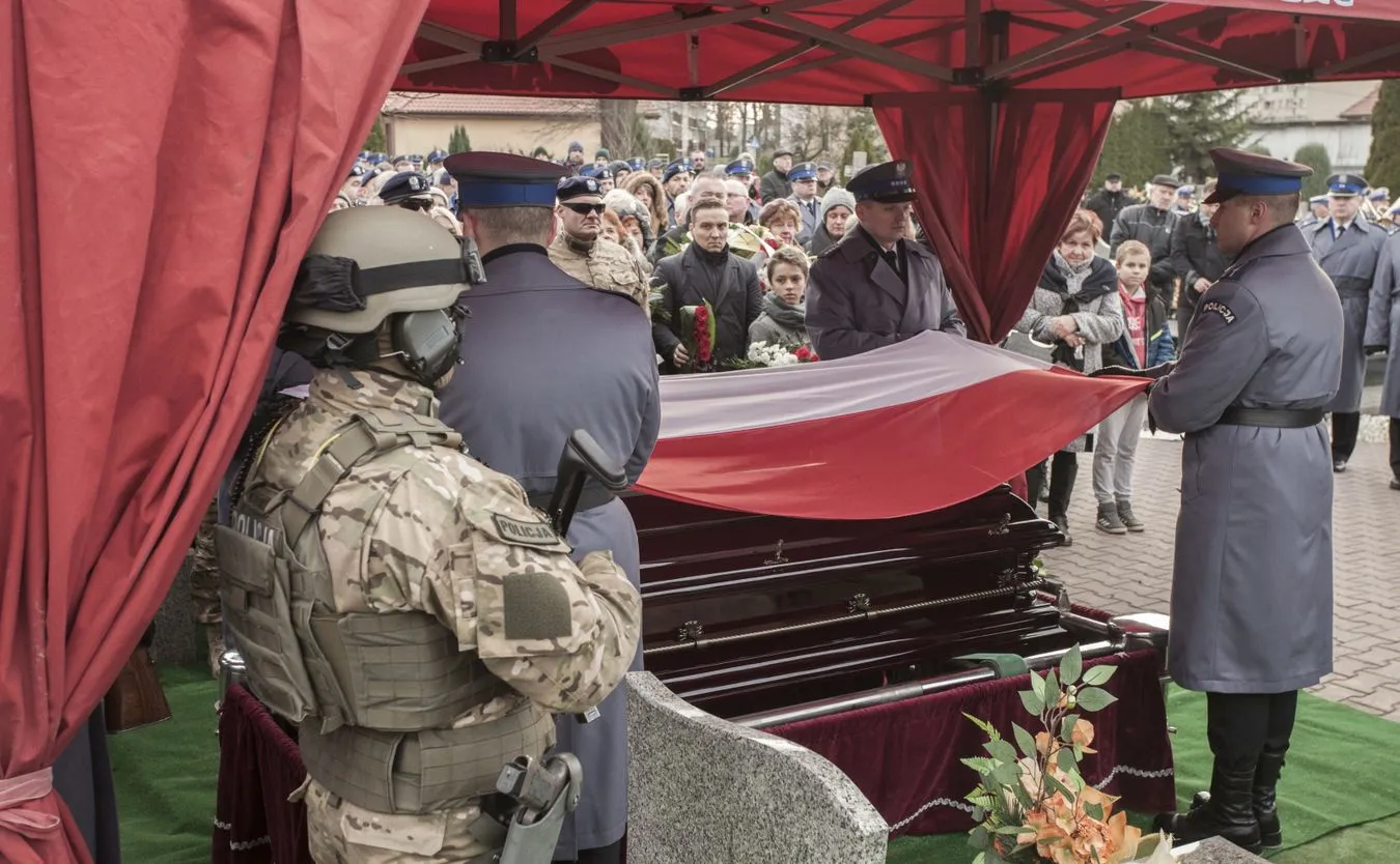 10643702-pogrzeb-policjanta.jpg