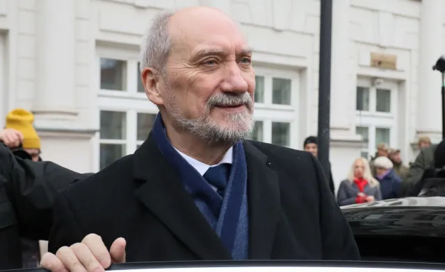 Macierewicz: Rosjanie przy pomocy ludzi podporządkowanych Tuskowi upokorzyli polskie wojsko