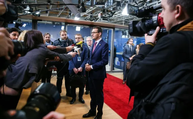 Morawiecki o caracalach: Francuzi nie są zadowoleni z wycofania się Polski