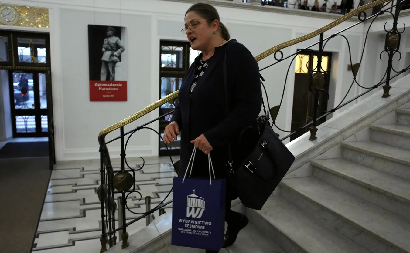 Krystyna Pawłowicz apeluje do... Zjednoczonej Prawicy: Nie pomagajcie szkodliwą troską!