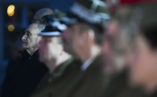 Kiedy zapadła decyzja o dymisji Macierewicza? Prof. Zybertowicz o rekonstrukcji rządu