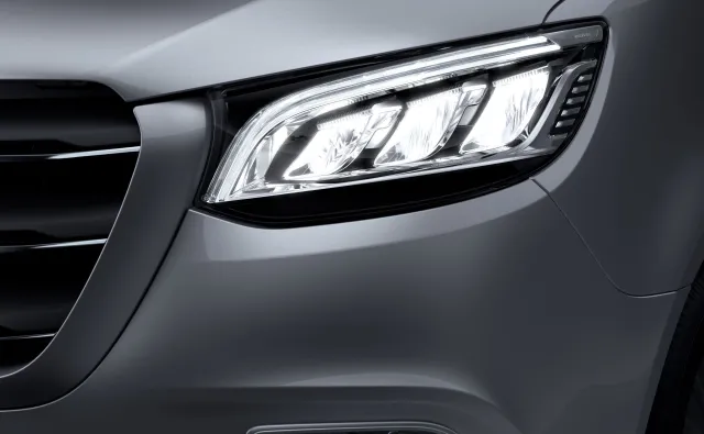 Jak oni to zrobili? Nowy Mercedes Sprinter przewiezie każdy interes na 1700 sposobów [FOTO]