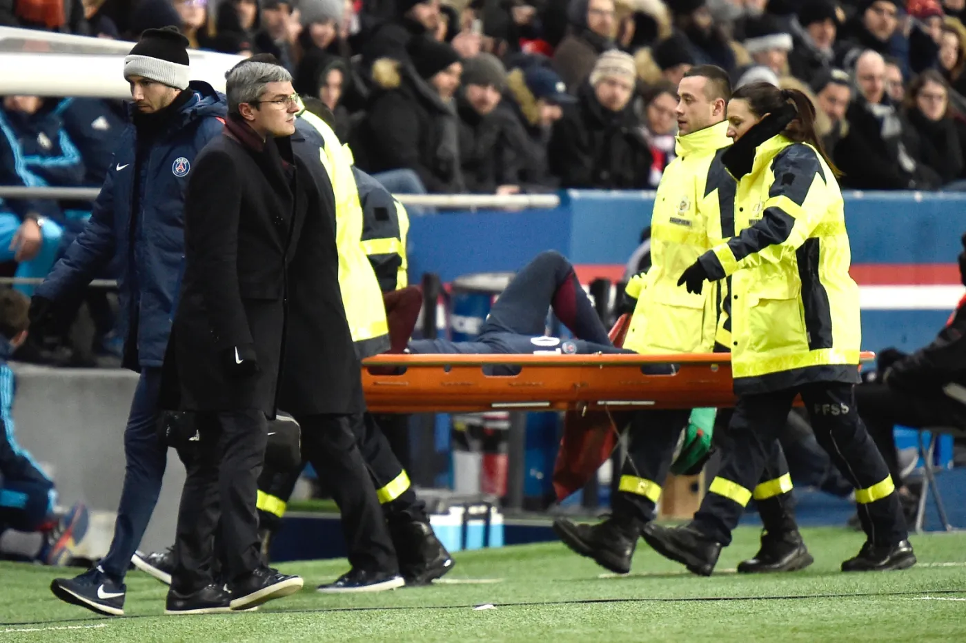 Liga francuska: Neymar zniesiony z boiska na noszach. Paris Saint Germain bliżej tytułu
