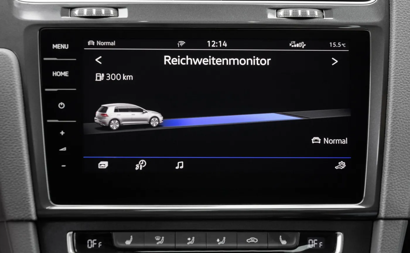 Legendarna fabryka znów produkuje. Pierwszy volkswagen e-Golf z zasięgiem większym o 50 proc. zjechał z taśmy