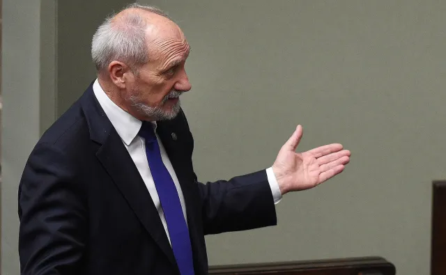 Macierewicz: Ustawa nie przewiduje możliwości nieopublikowania raportu WSI