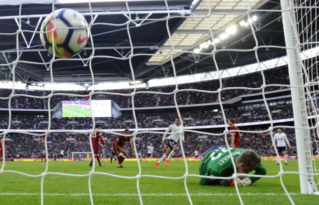 Liga angielska: 4 gole Tottenhamu w meczu z Liverpoolem. Arsenal 5 razy trafił do siatki Evertonu [WIDEO]