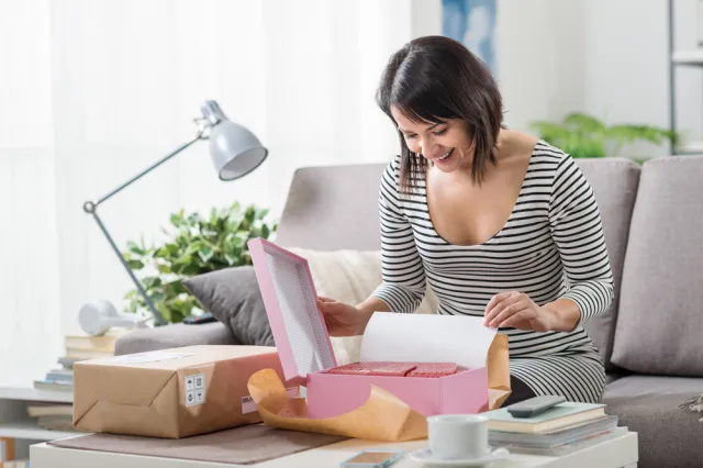Unpacking, unboxing, opening, unwrapping - czyli jak zarobić na otwieraniu pudełek