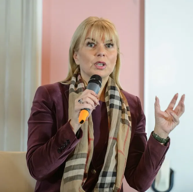 10582283-elzbieta-bienkowska.jpg