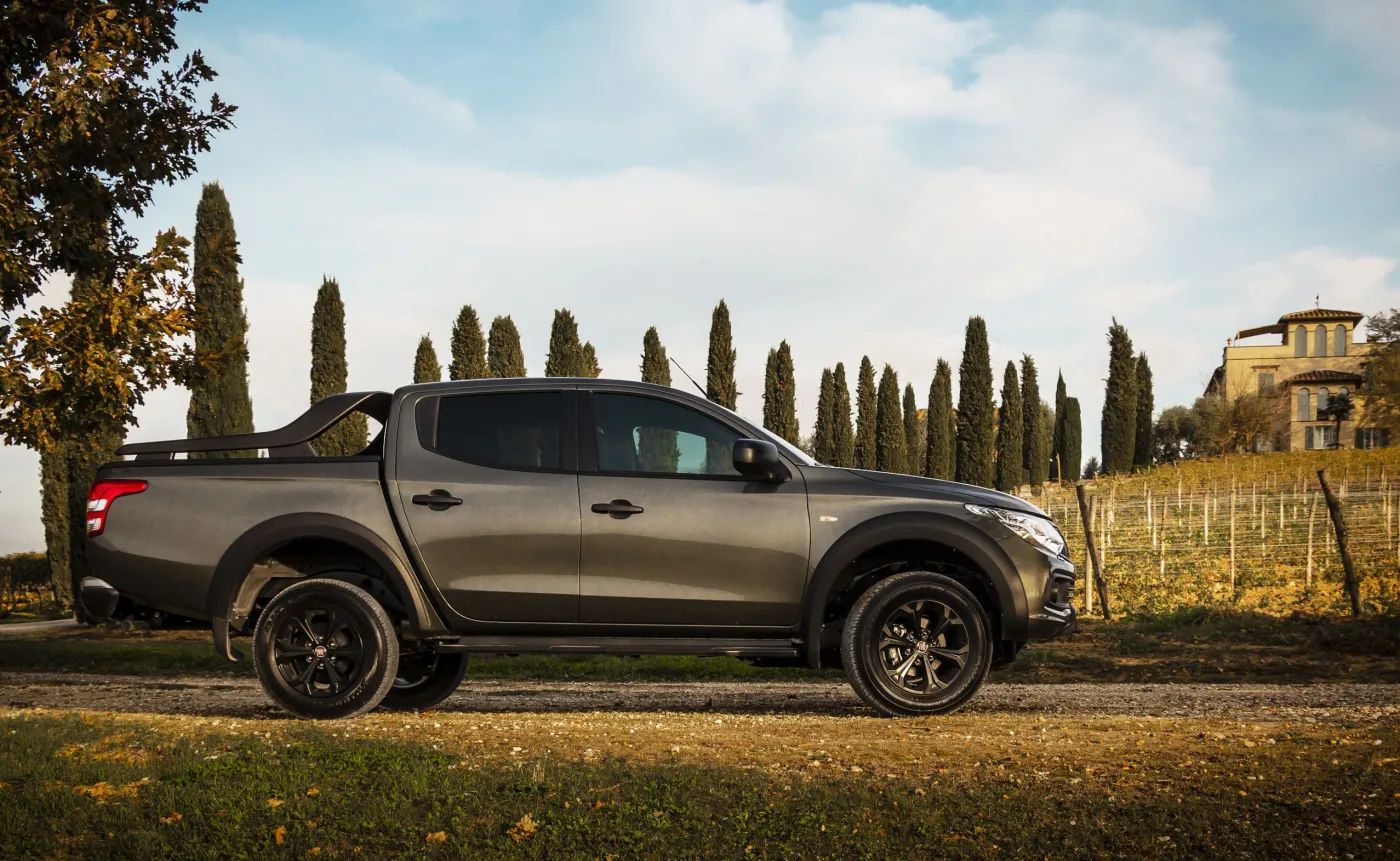 10585623-fiat-fullback-cross.jpg