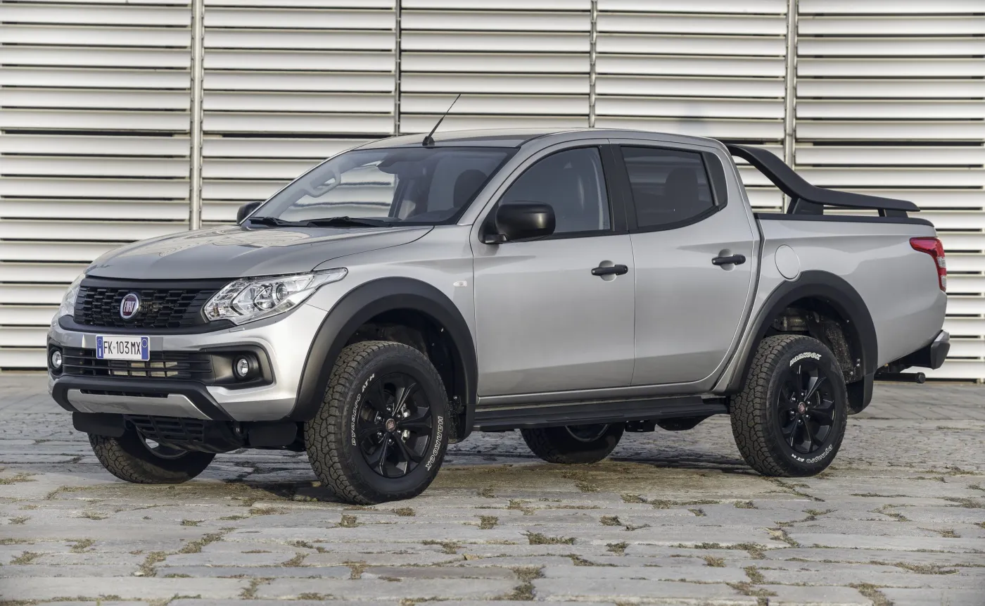 10585687-fiat-fullback-cross.jpg