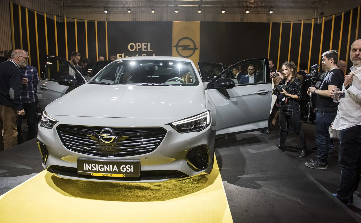 10601089-opel-insignia-gsi.jpg