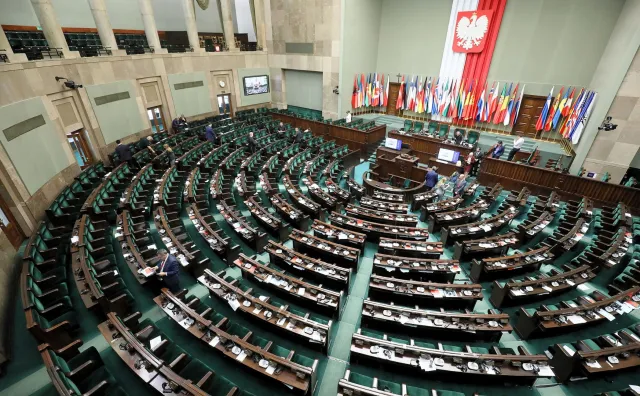 Kancelaria Sejmu zapowiada remont holu głównego. Poseł PO: To druga próba wyprowadzenia mediów