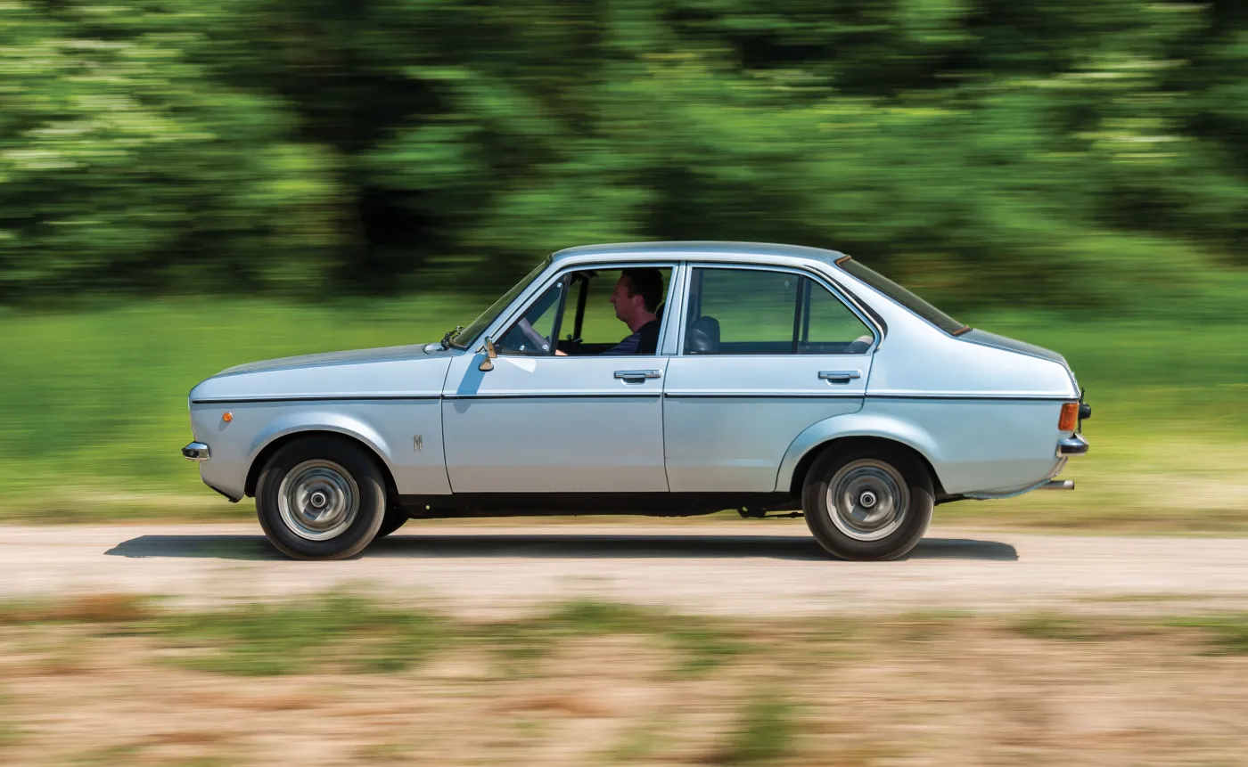 11015398-ford-escort-gl-1100.jpg