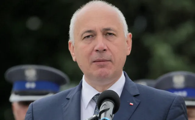 Odbiorą Wałęsie pozwolenie na broń? Ostry wpis Brudzińskiego na Twitterze. Mocna odpowiedź byłego prezydenta