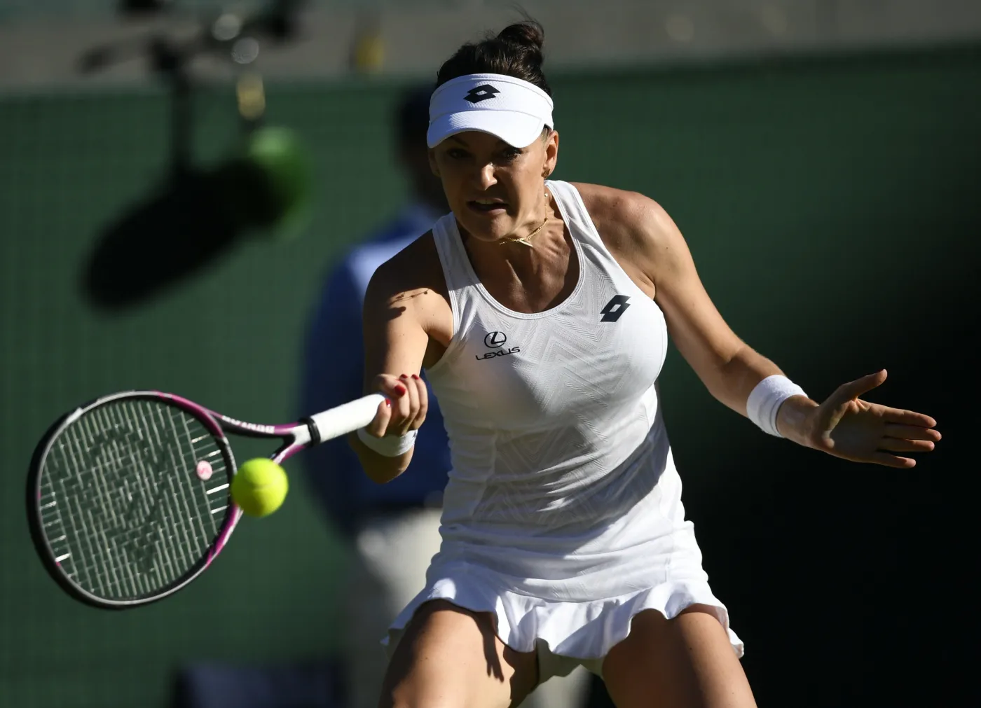 Ponad dwie i pół godziny gry oraz sześć obronionych piłek meczowych. Radwańska w 2. rundzie Wimbledonu