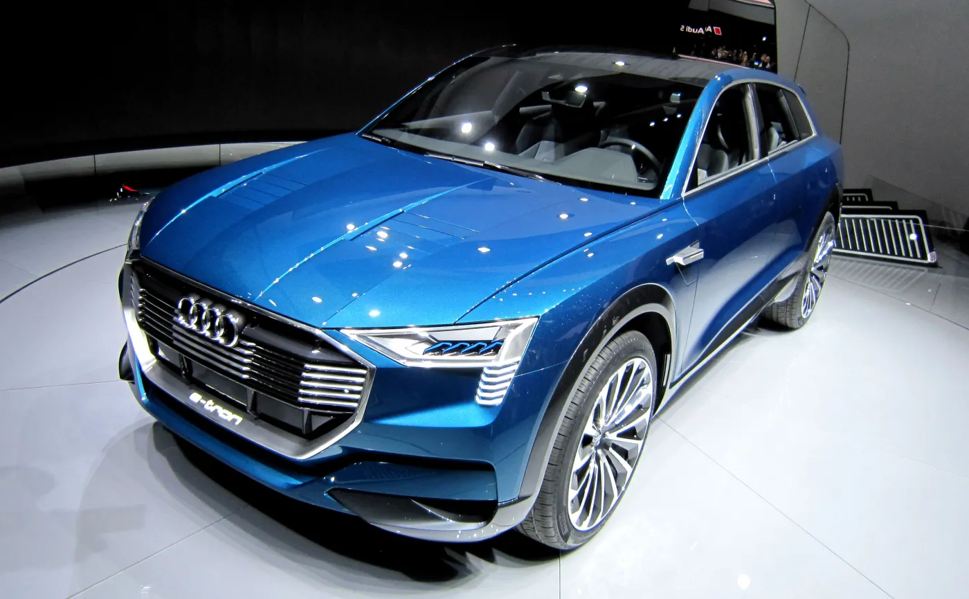 10555850-audi-e-tron-quattro.jpg