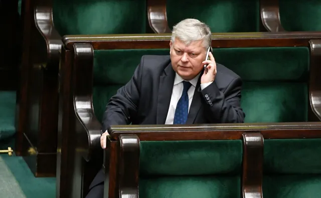 Bez entuzjamu, to mało powiedziane. Minister Suski ostro zrecenzował pytania referendalne prezydenta