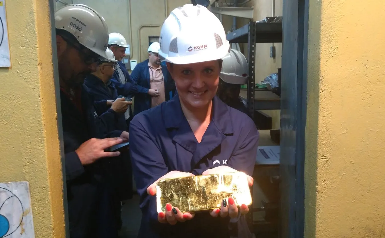 11333006-kghm-sztabka-zlota.jpg