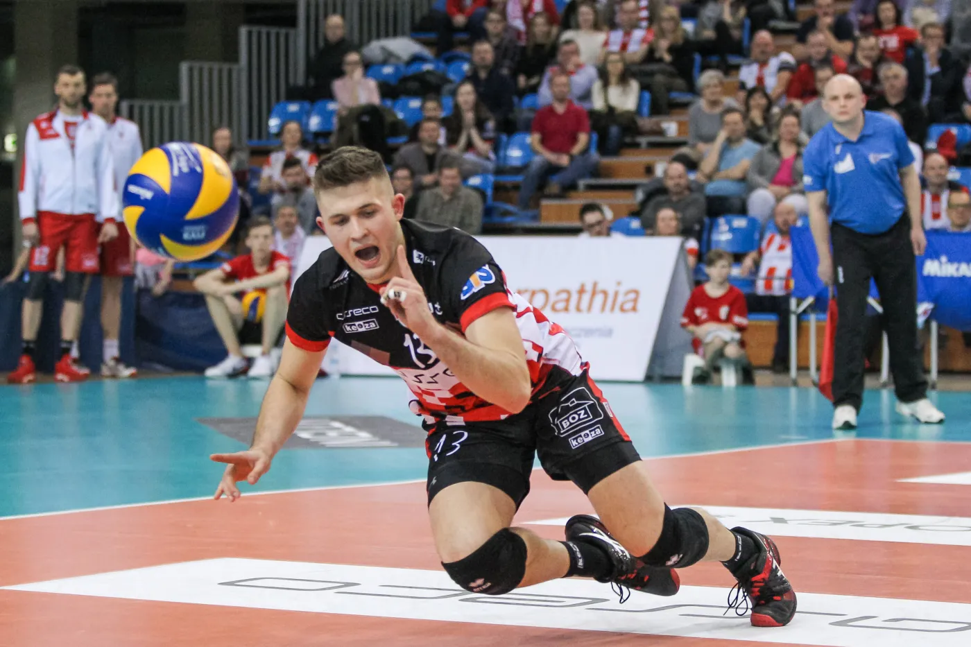 Samolot z polskimi siatkarzami lądował awaryjnie na lotnisku Lublin