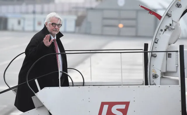 Ponad 16 tys. zł dla aniołka Kaczyńskiego. "PiS obdarował nagrodami nawet ludzi z gabinetów politycznych"