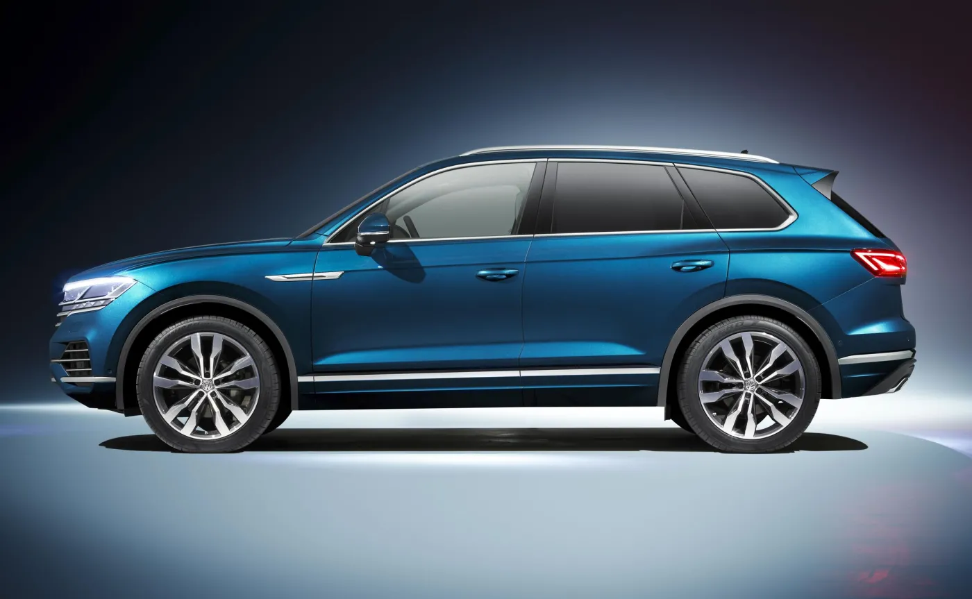 10859591-volkswagen-touareg.jpg