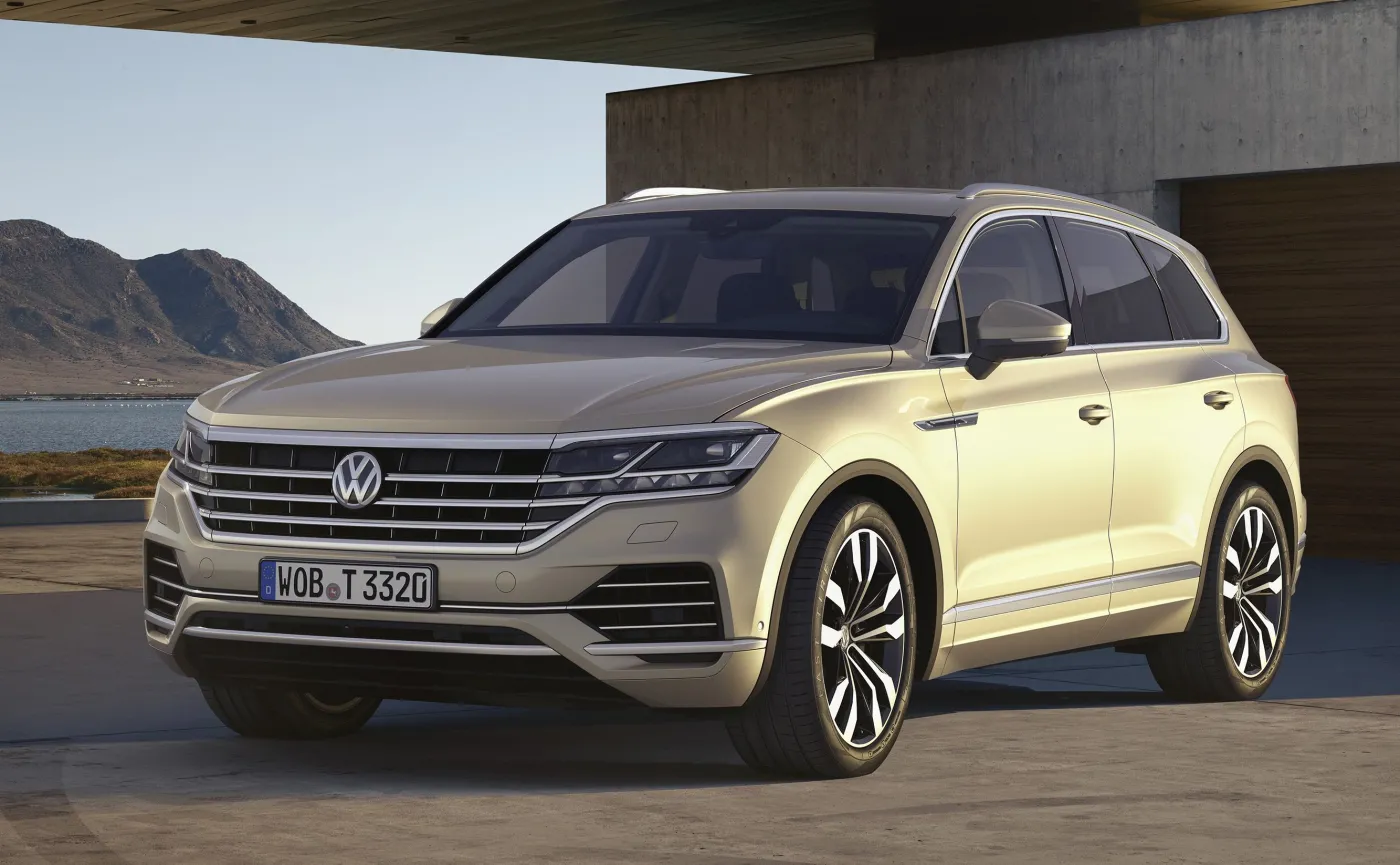 10860096-volkswagen-touareg.jpg