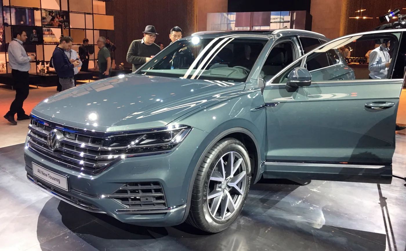 10860756-volkswagen-touareg.jpg
