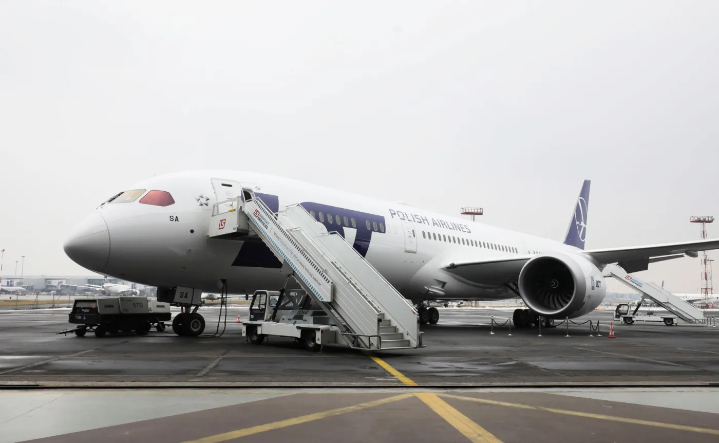Największy i najnowszy samolot LOT jest już w Polsce. Oto dreamliner 787-9