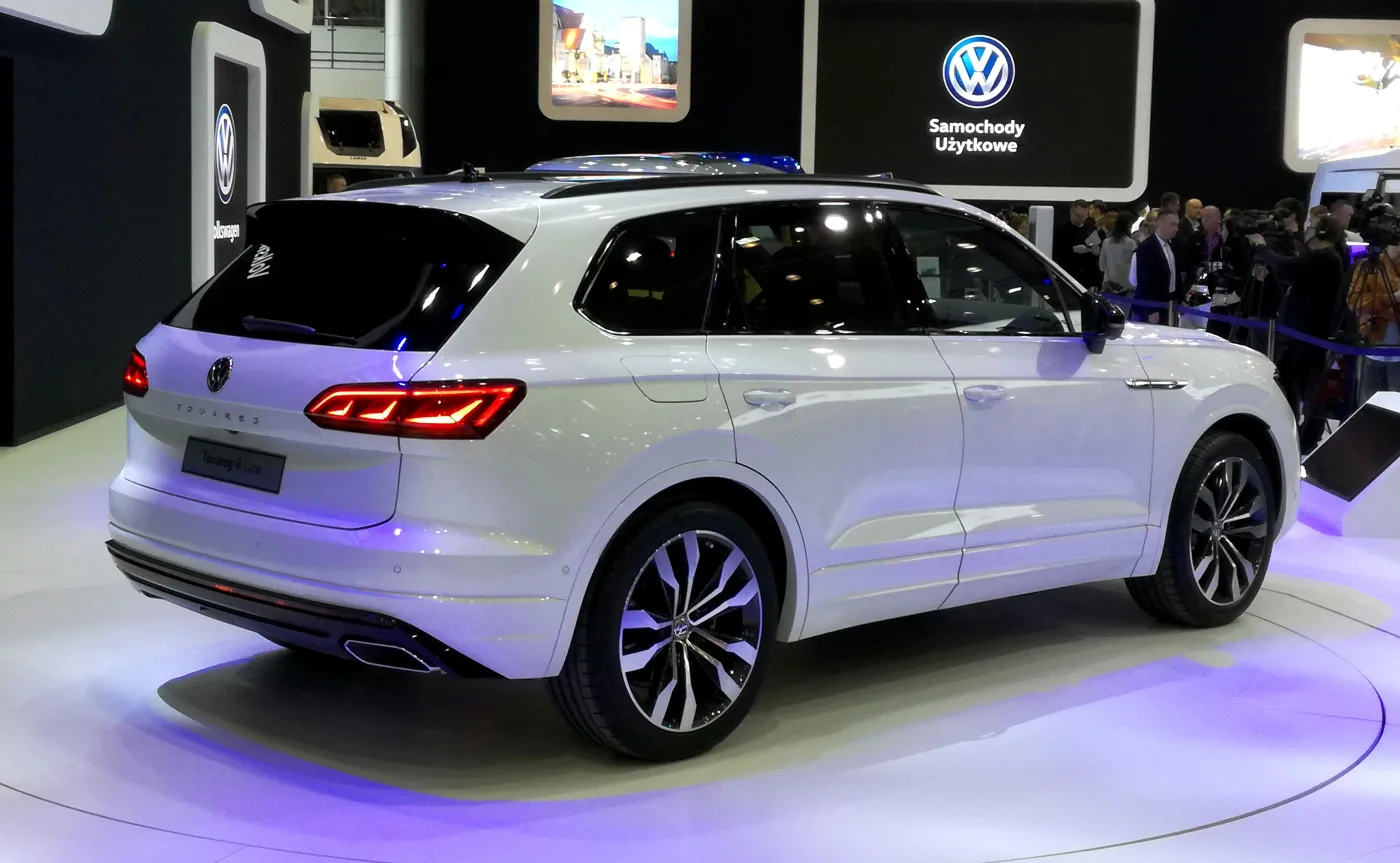 10885844-volkswagen-touareg.jpg