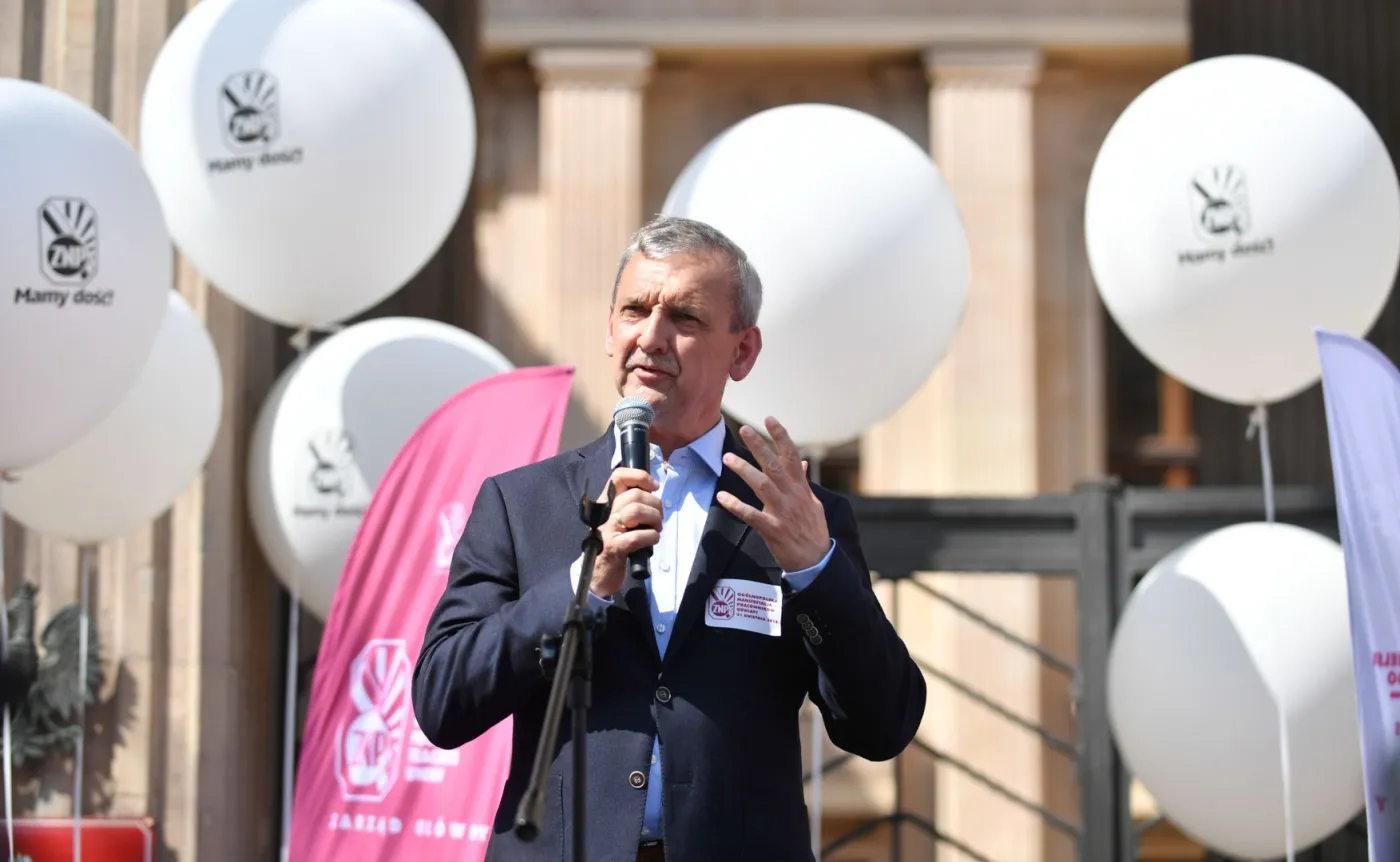 Protest nauczycieli w Warszwie. Domagają się wysokich podwyżek i dymisji szefowej MEN [FOTO]