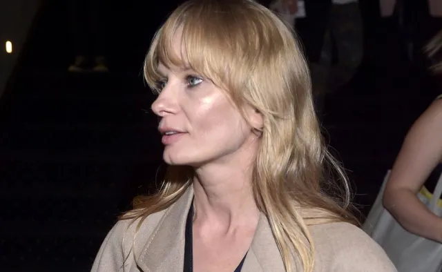 Cielecka opublikowała selfie z pomnikiem smoleńskim. Internauci zarzucają jej "śmianie się ze śmierci"