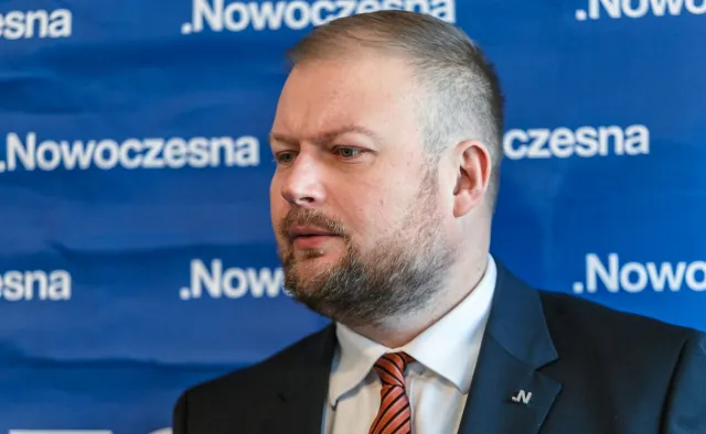 "Kaczyński skierował do wyborów w Warszawie ostatnie barachło". Politycy wytoczyli ciężkie działa
