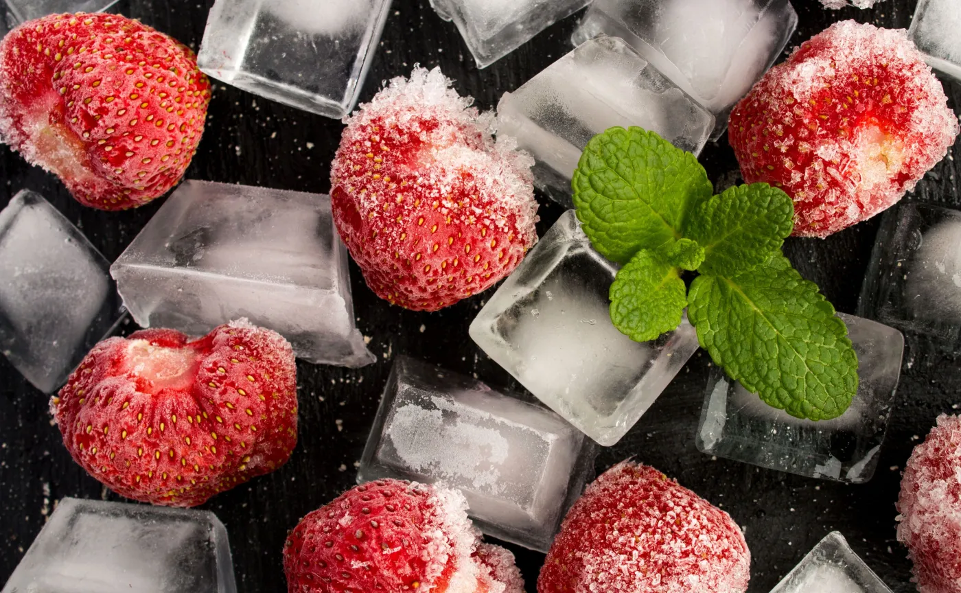 W listopadzie lepiej jeść truskawki świeże czy mrożone? Dietetyk tłumaczy