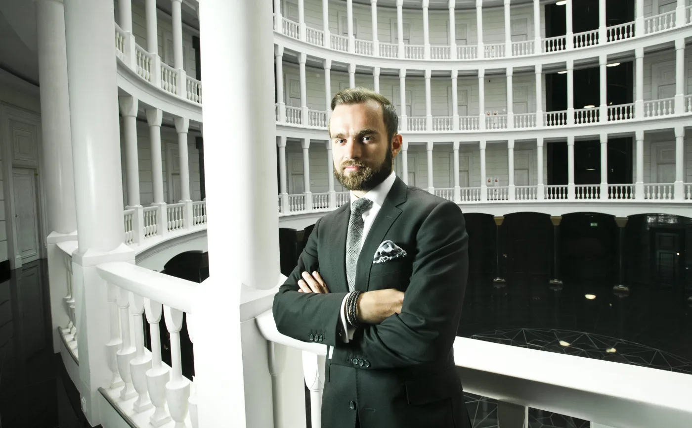 Woś: Sebastian Kulczyk "zaczynał od roznoszenia ulotek", a dziś ma miliardy nieopodatkowanych złotych. Spadkowe, wróć!