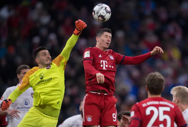 Liga niemiecka: Lewandowski trafił dwa razy. Borussia wygrała derby z Schalke