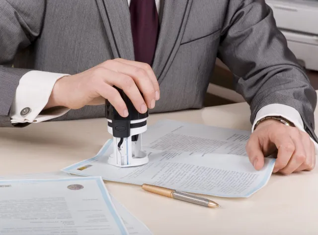 Rosyjski urzędnik został zwolniony. Jego żona kupiła 66 samochodów