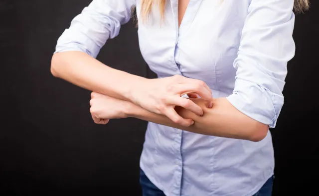 Eksperci: chorzy na łuszczycę potrzebują opieki psychologa lub psychiatry