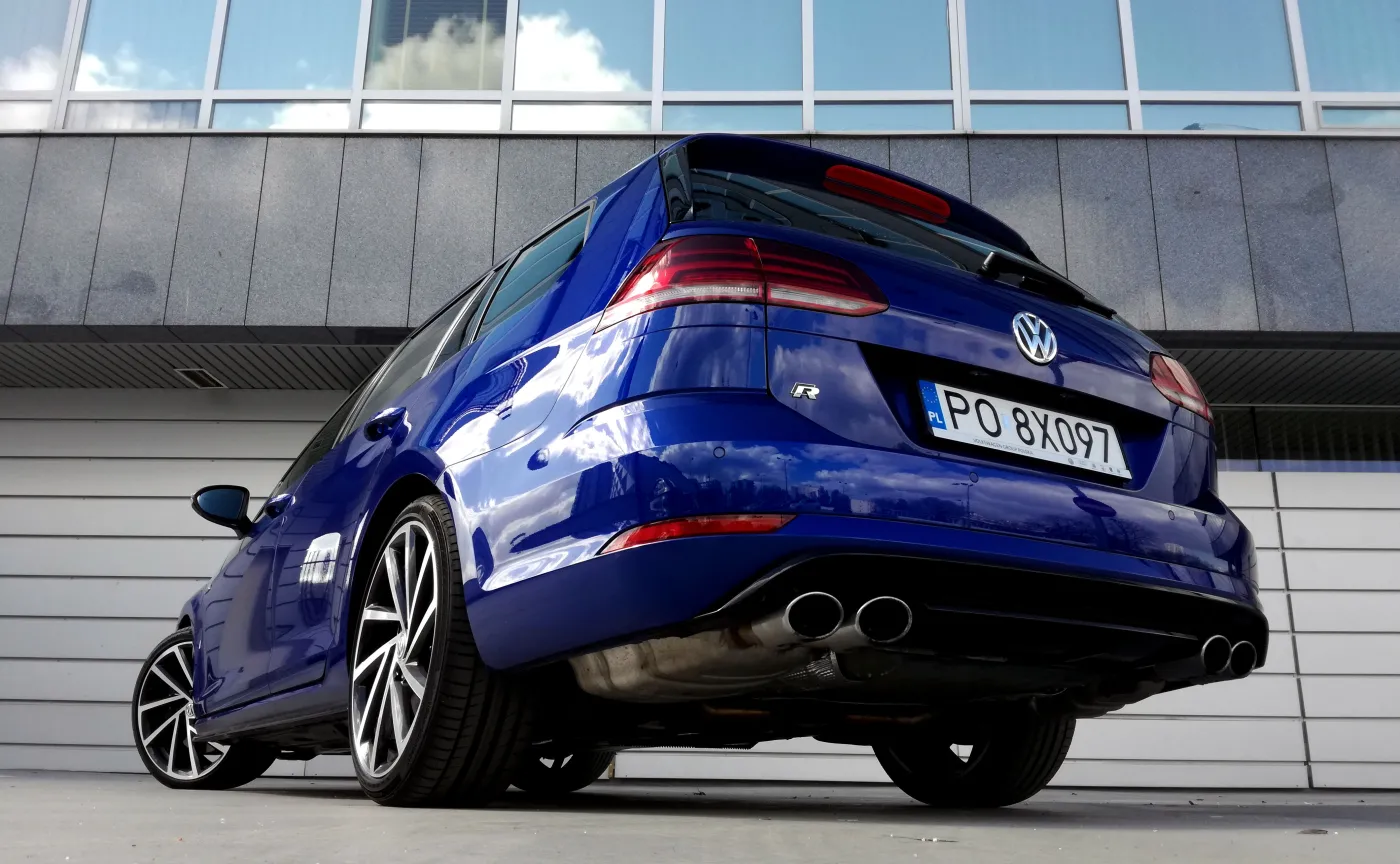 10142700-volkswagen-golf-r.jpg