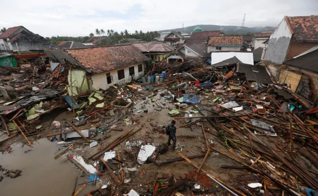 Nowy, przerażający bilans ofiar tsunami po wybuchu wulkanu. Zginęło ponad 400 osób