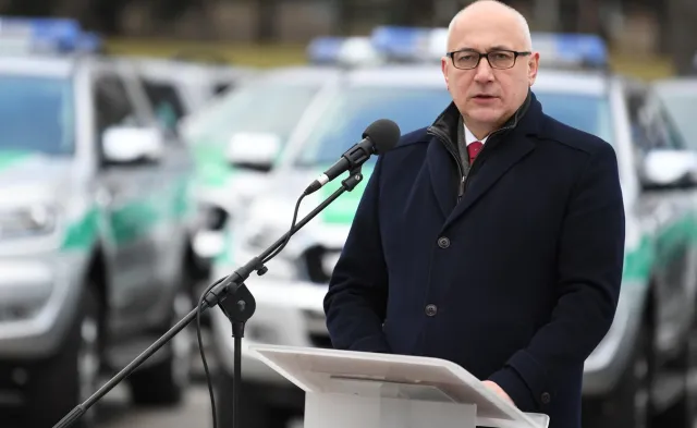 Policja zatrzymała kolejnego internautę, który groził politykowi śmiercią. "To nie pokazowa akcja"