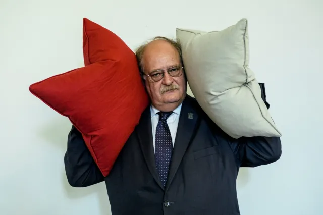 Krzysztof Kordel, medyk sądowy: Poseł PiS jest internistą, a opowiada głupoty o szczepionkach. Rozumiem, że wybory idą [WYWIAD]