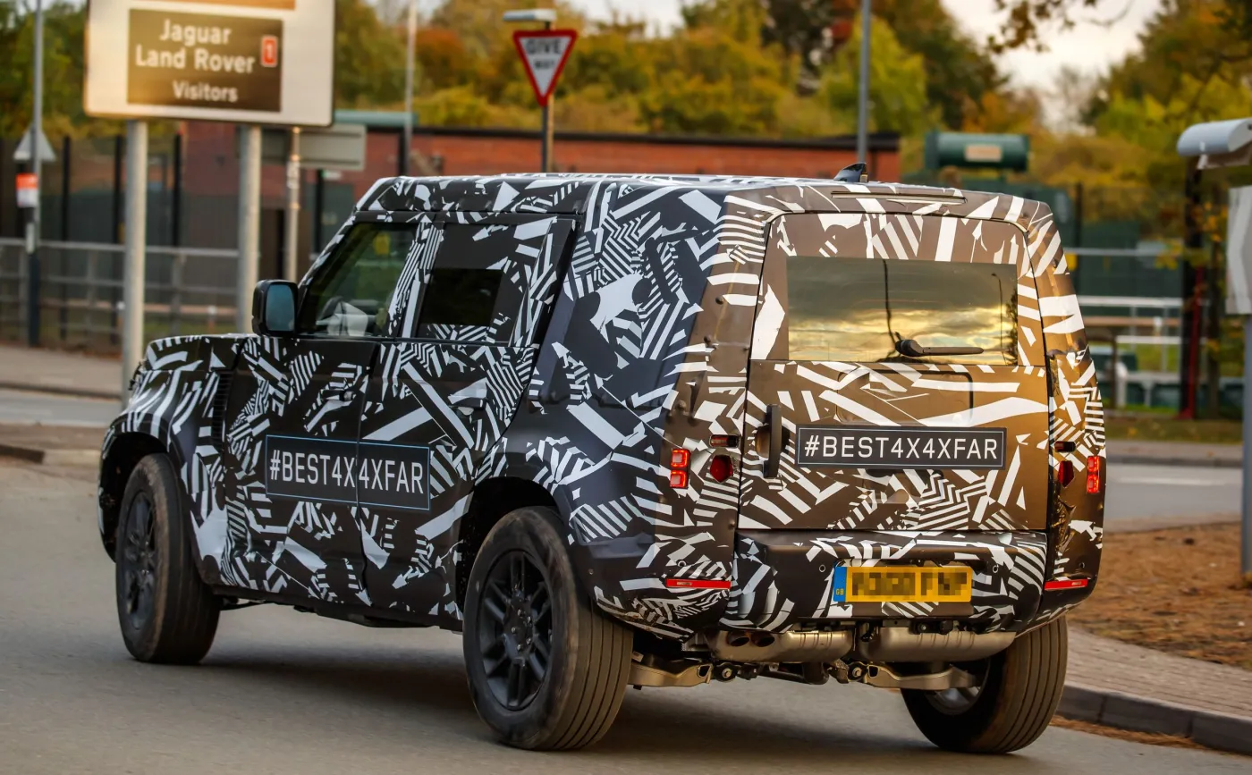 11570462-land-rover-defender.jpg