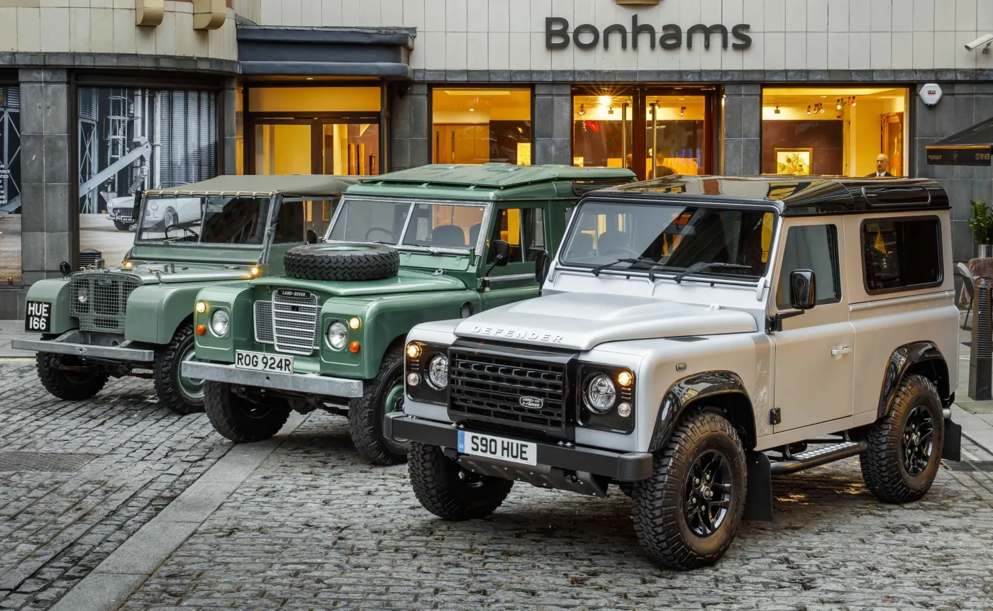 11570736-land-rover-defender.jpg