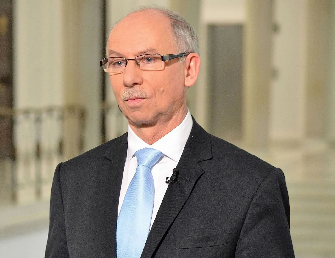 Gigantyczna odprawa dla polskiego komisarza. Przekaże na fundację?